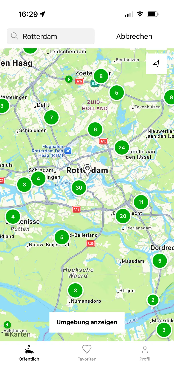 Die easyCharging-App mit einer Live-Karte der Ladepunkte in Rotterdam; darunter die nächstgelegenen Punkte und ihre Ladeleistung.