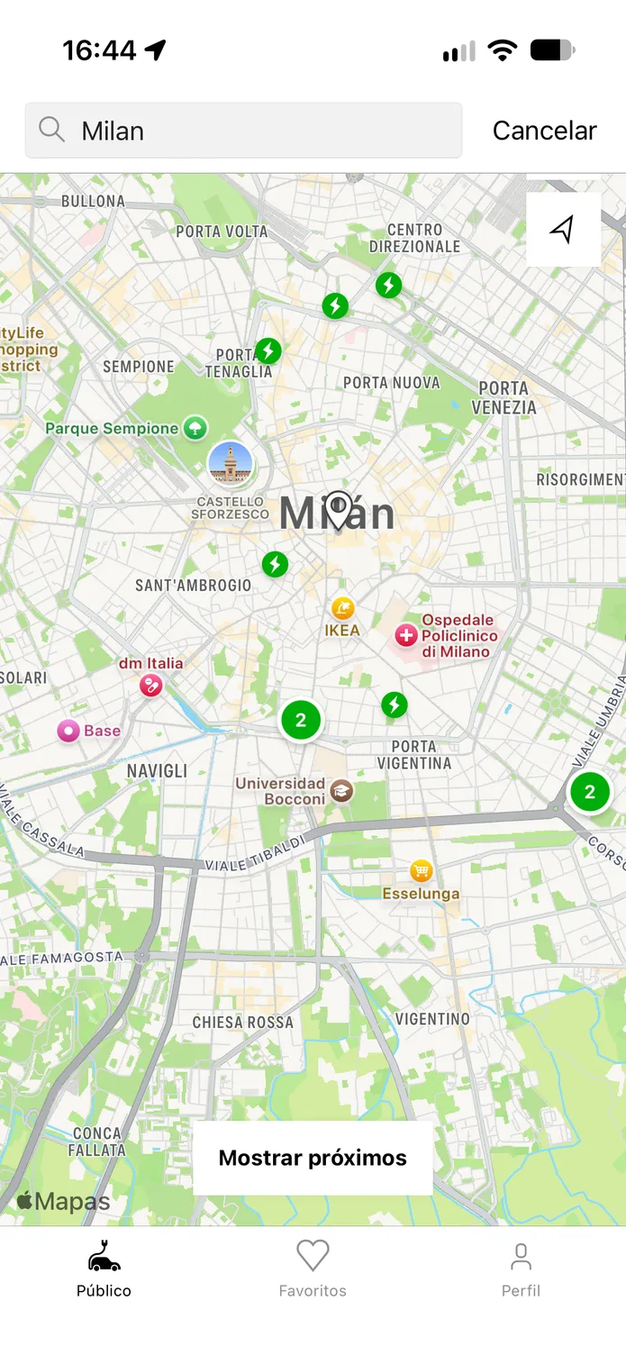 La aplicación easyCharging con un mapa en directo de los puntos de recarga en Milán.