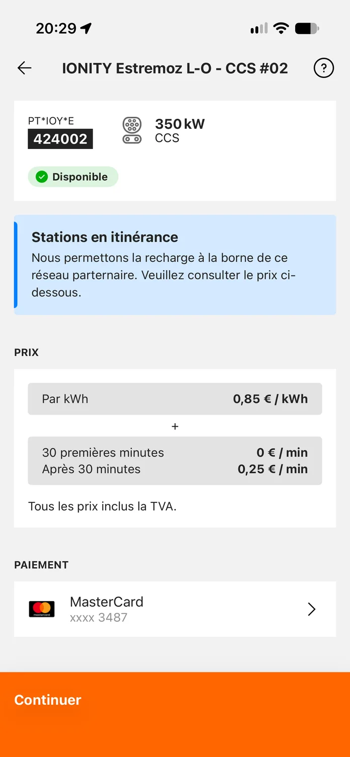 L'application easyCharging affichant une station de recharge à proximité : ses points de charge, le prix par kWh avant de brancher, et un bouton à glisser pour démarrer la recharge.
