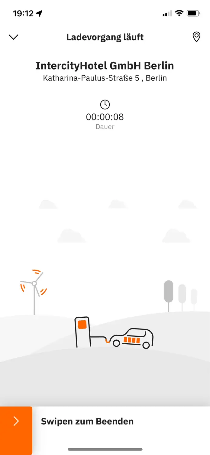 Die easyCharging-App während eines laufenden Ladevorgangs, mit Ladepunkt, verstrichener Zeit und einem Wischregler zum Beenden.