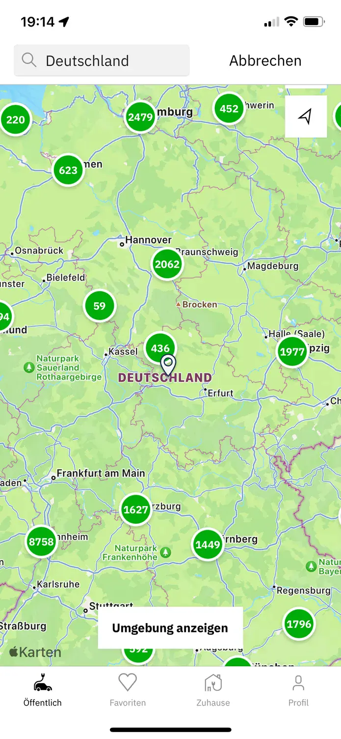 Die Karte der easyCharging-App über ganz Deutschland, mit zu Gruppen zusammengefassten Ladepunkten und deren Anzahl je Region.