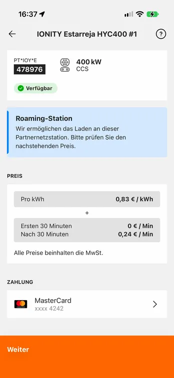 Die easyCharging-App mit einem einzelnen Ladepunkt: Leistung, Steckertyp und ob er frei ist, dazu der Preis und die Karte, mit der Sie bezahlen — alles schon vor dem Anstecken.