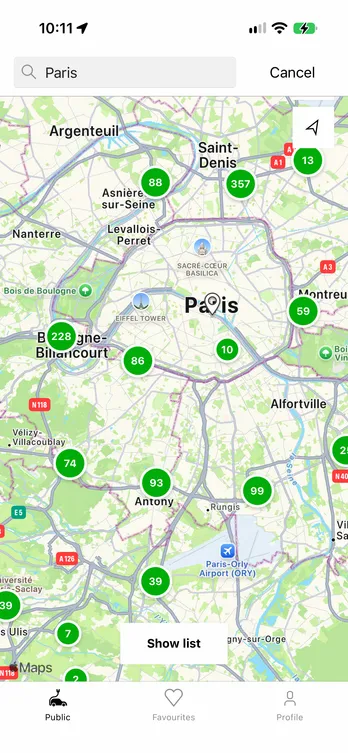 The easyCharging app showing a live map of charging points across Paris.