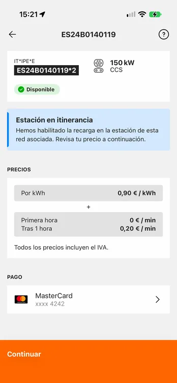 La aplicación easyCharging con un punto de recarga de una estación: su potencia, su conector y si está libre, además del precio y la tarjeta con la que se paga, todo antes de enchufar.