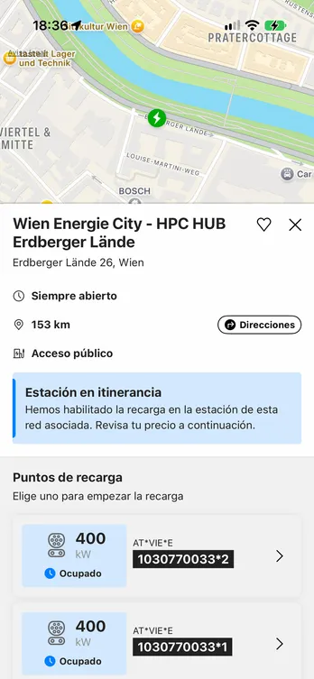 La aplicación easyCharging con una estación de recarga encontrada en el mapa: su dirección y sus puntos de recarga, con el mapa aún visible encima.