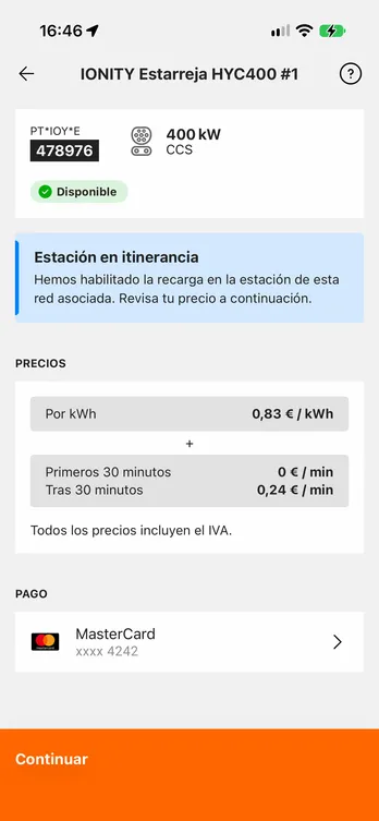 La aplicación easyCharging con un punto de recarga de una estación: su potencia, su conector y si está libre, además del precio y la tarjeta con la que se paga, todo antes de enchufar.