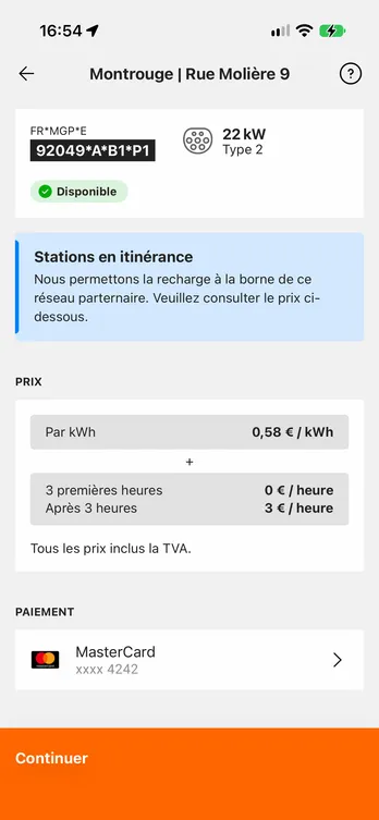 L'application easyCharging affichant un point de charge d'une station : sa puissance, son connecteur et sa disponibilité, puis le prix et la carte utilisée pour payer — le tout avant de brancher.