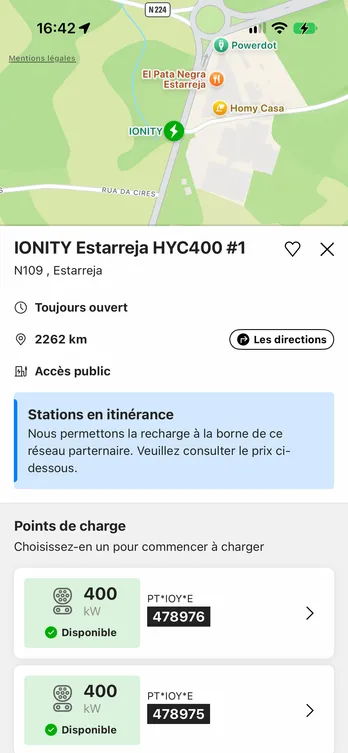 L'application easyCharging affichant une station de recharge trouvée sur la carte : son adresse et ses points de charge, avec la carte toujours visible au-dessus.