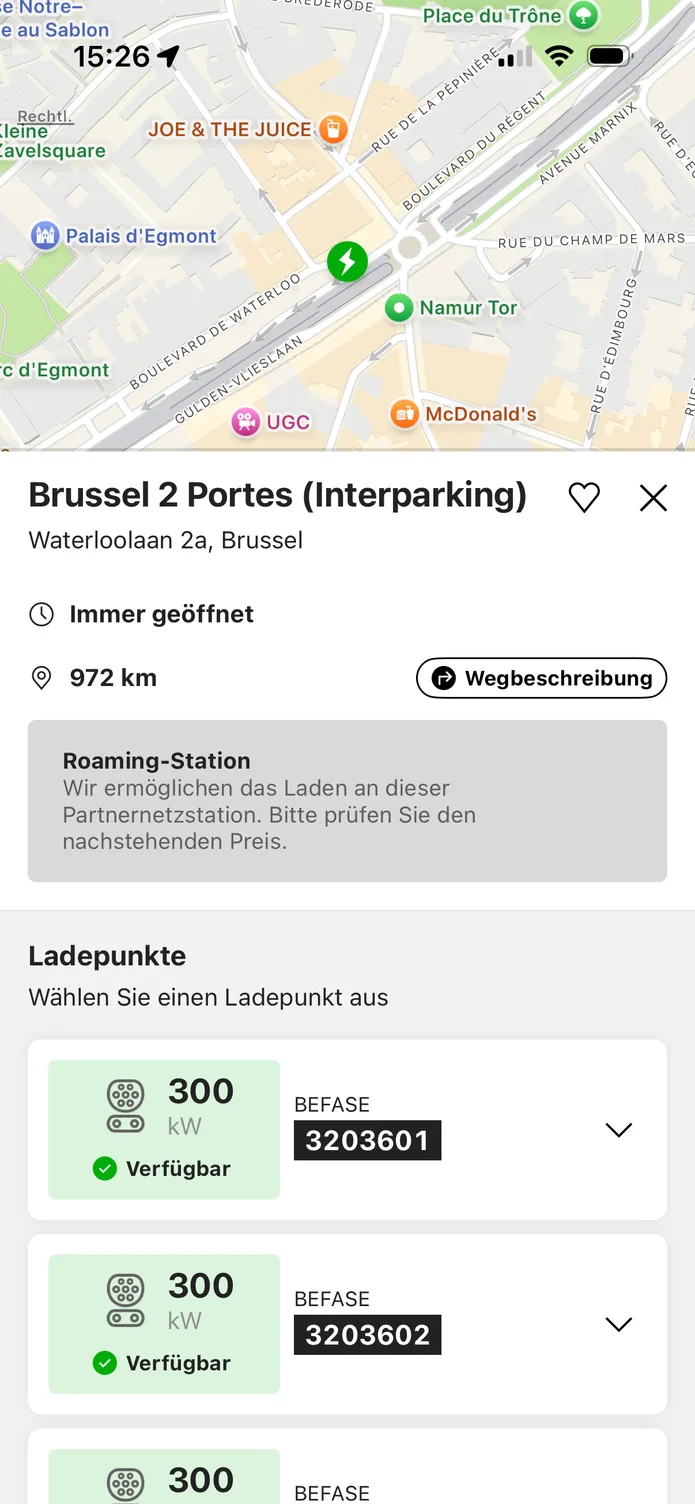 Die easyCharging-App mit einer Ladestation in der Nähe: ihre Ladepunkte, der Preis pro kWh vor dem Anstecken und ein Wischregler zum Starten.