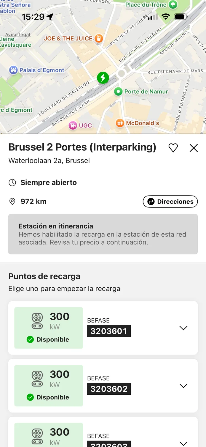 La aplicación easyCharging con una estación de recarga cercana: sus puntos de recarga, el precio por kWh antes de enchufar y un control deslizante para empezar a cargar.