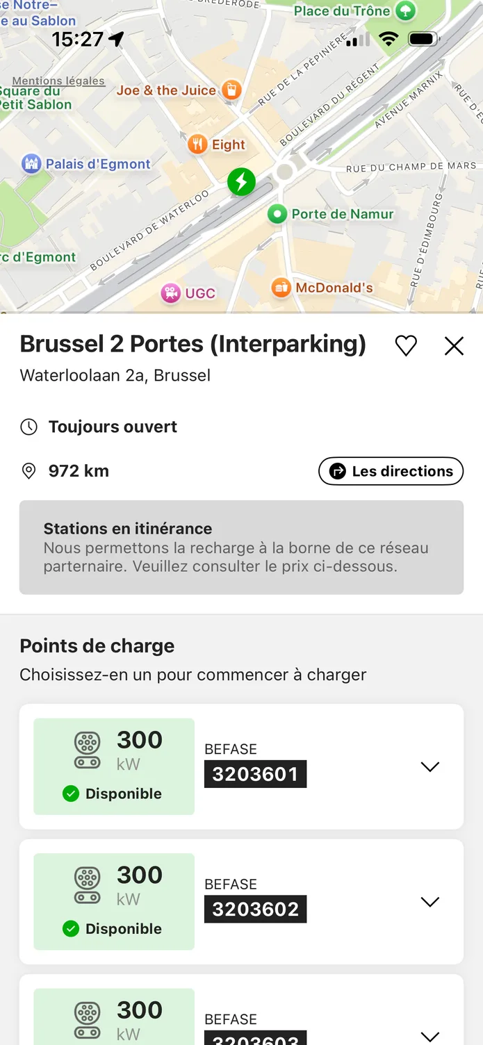 L'application easyCharging affichant une station de recharge à proximité : ses points de charge, le prix par kWh avant de brancher, et un bouton à glisser pour démarrer la recharge.