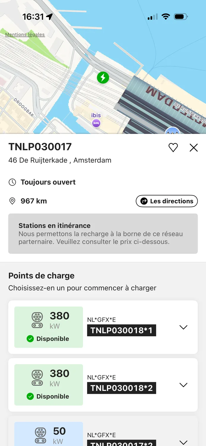 L'application easyCharging affichant une station de recharge à proximité : ses points de charge, le prix par kWh avant de brancher, et un bouton à glisser pour démarrer la recharge.
