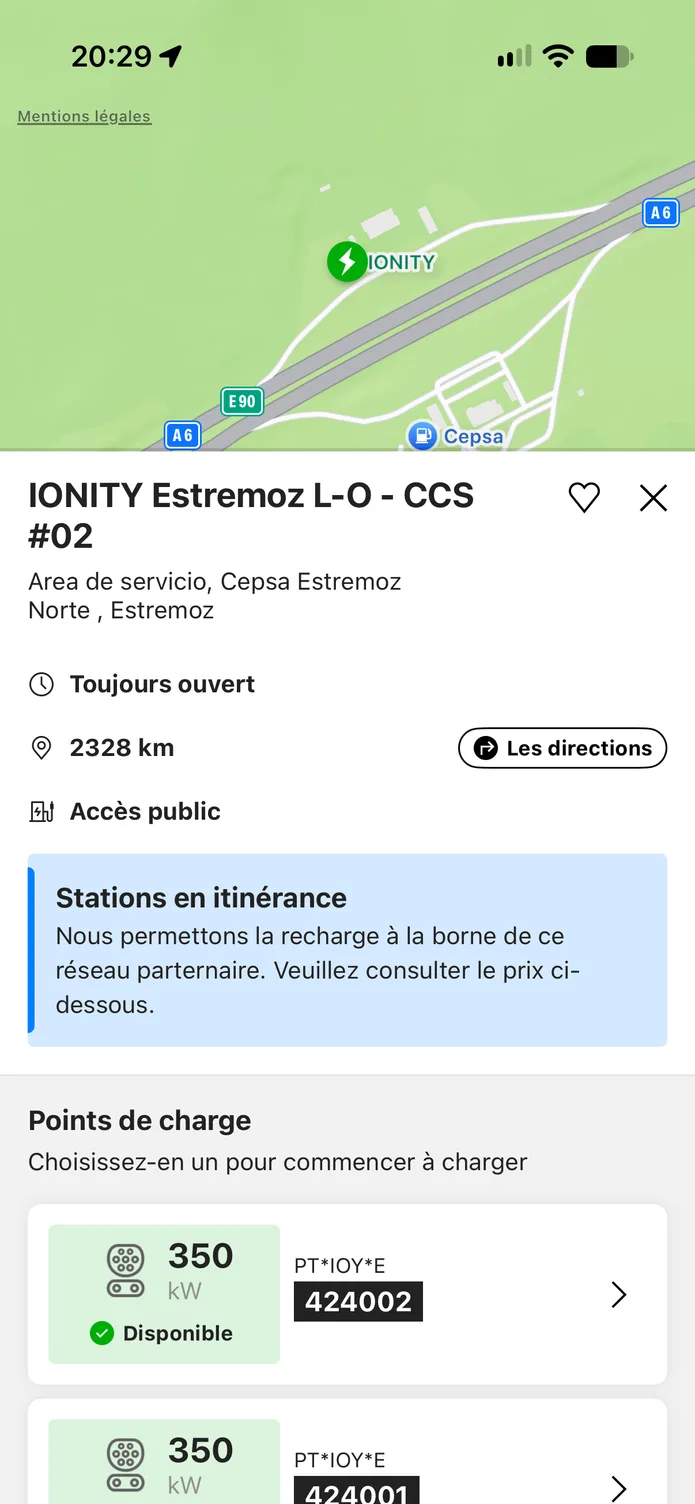 L'application easyCharging affichant une station de recharge trouvée sur la carte : son adresse et ses points de charge, avec la carte toujours visible au-dessus.